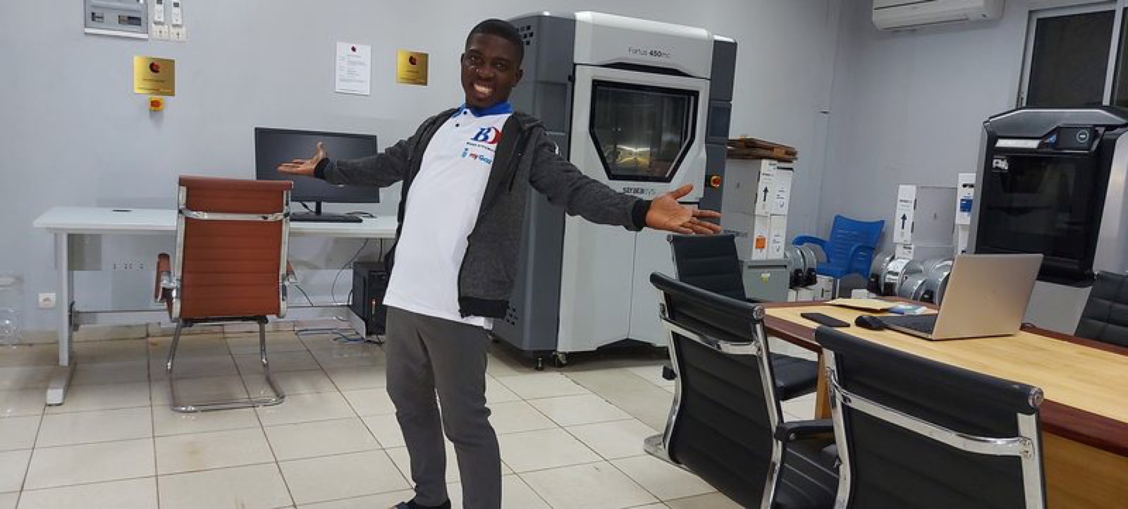 Ruben at the Stratasys printer