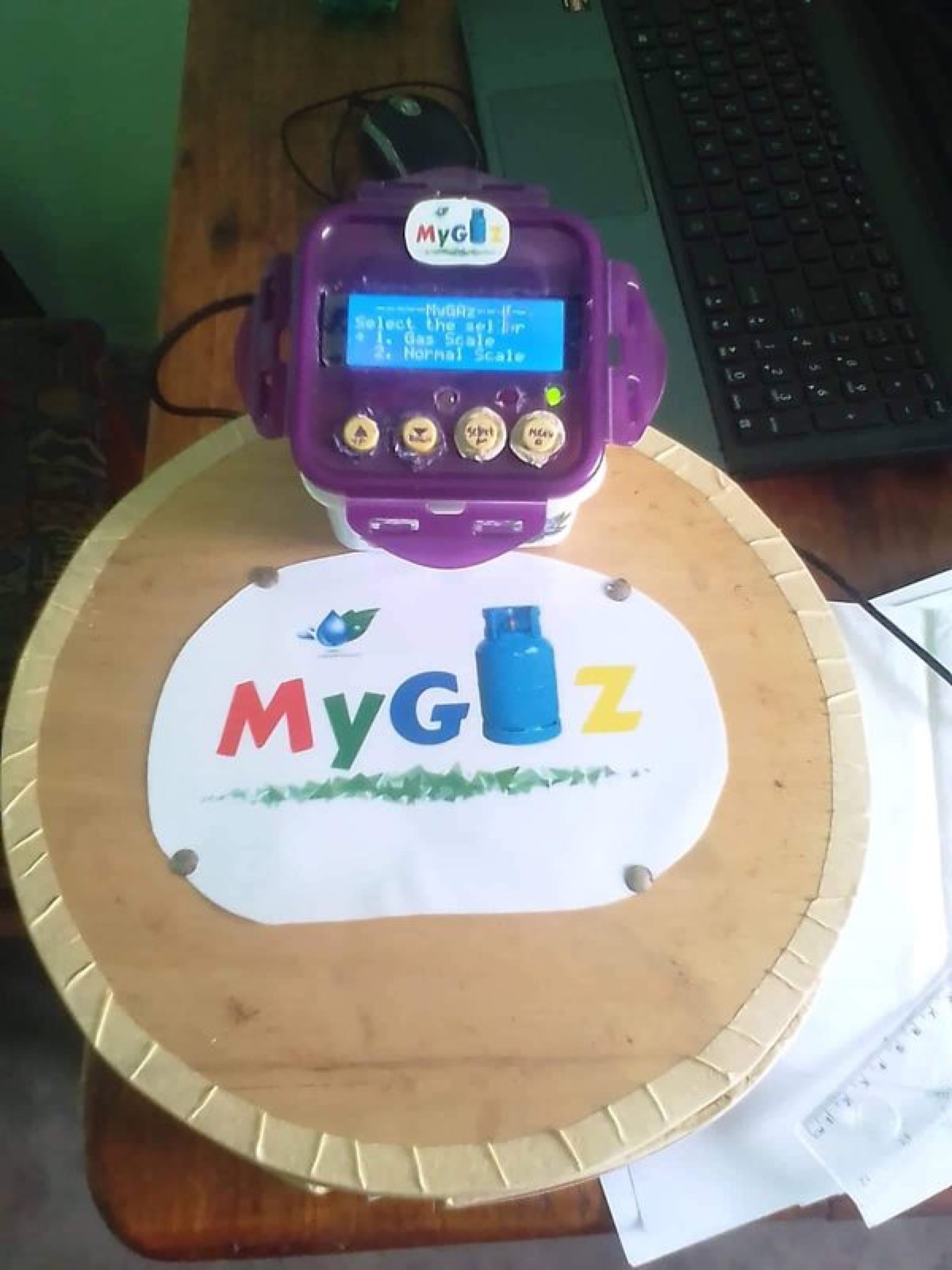MYGAZ V1 wooden prototype with display unit